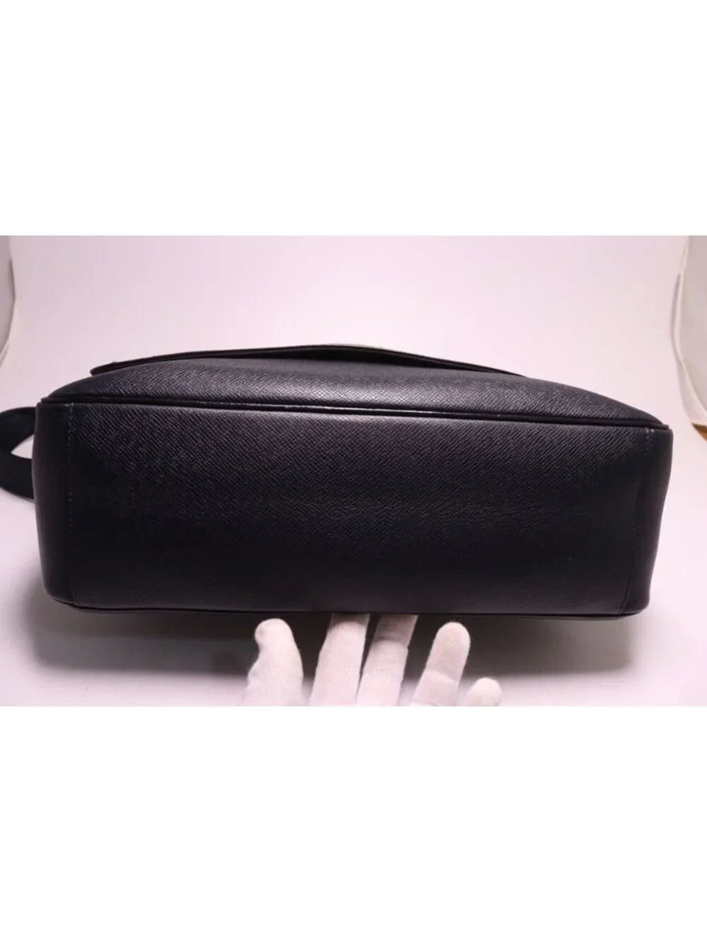 Louis Vuitton Taiga Roman Shoulder